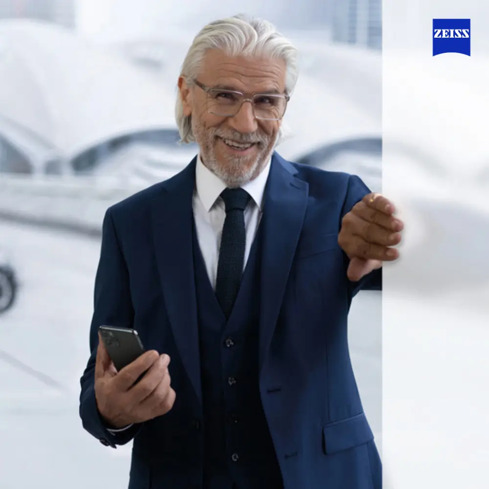 Мъж с прогресивни очила